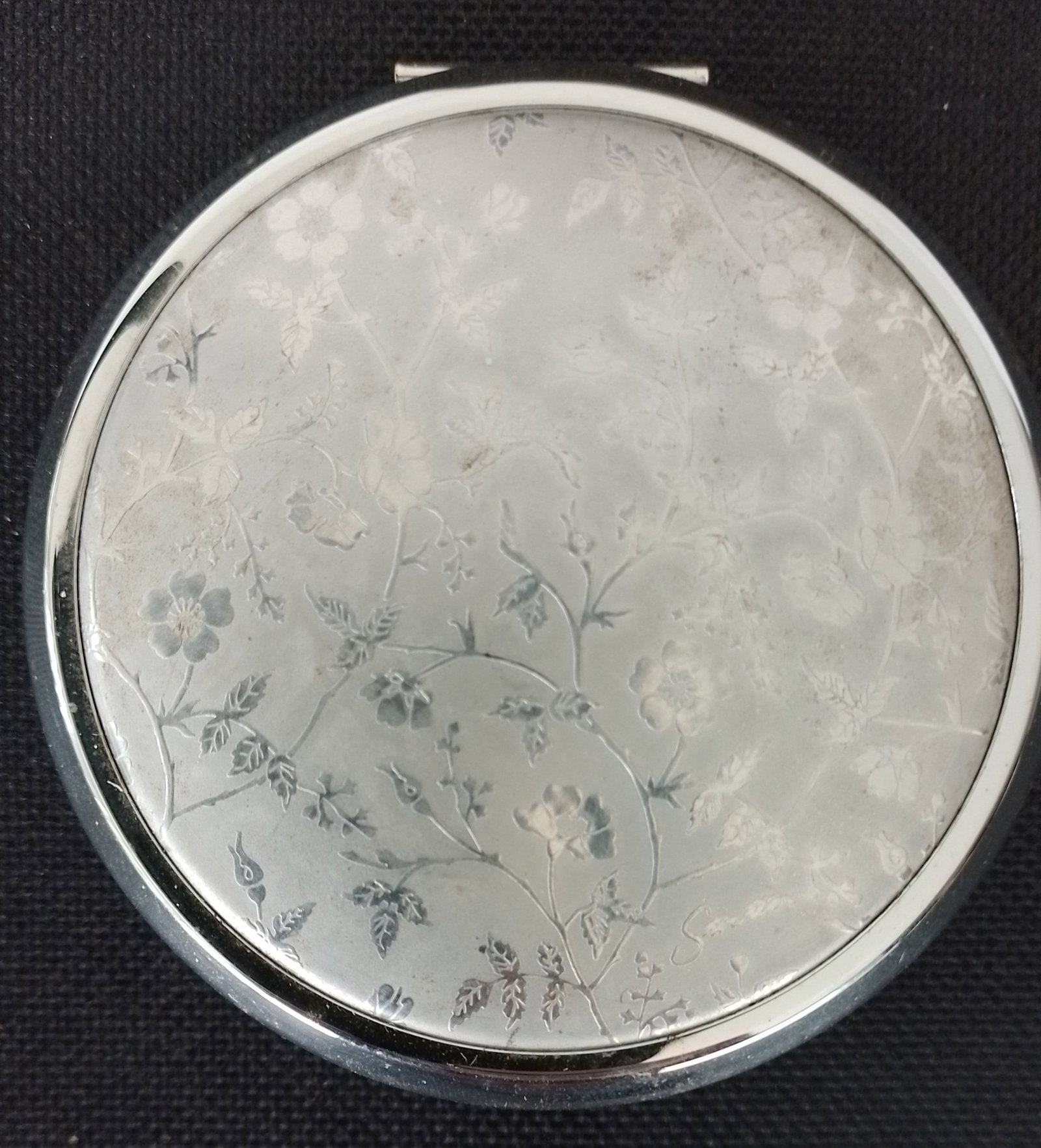 Stratton Silver Decorated Compact - 3
