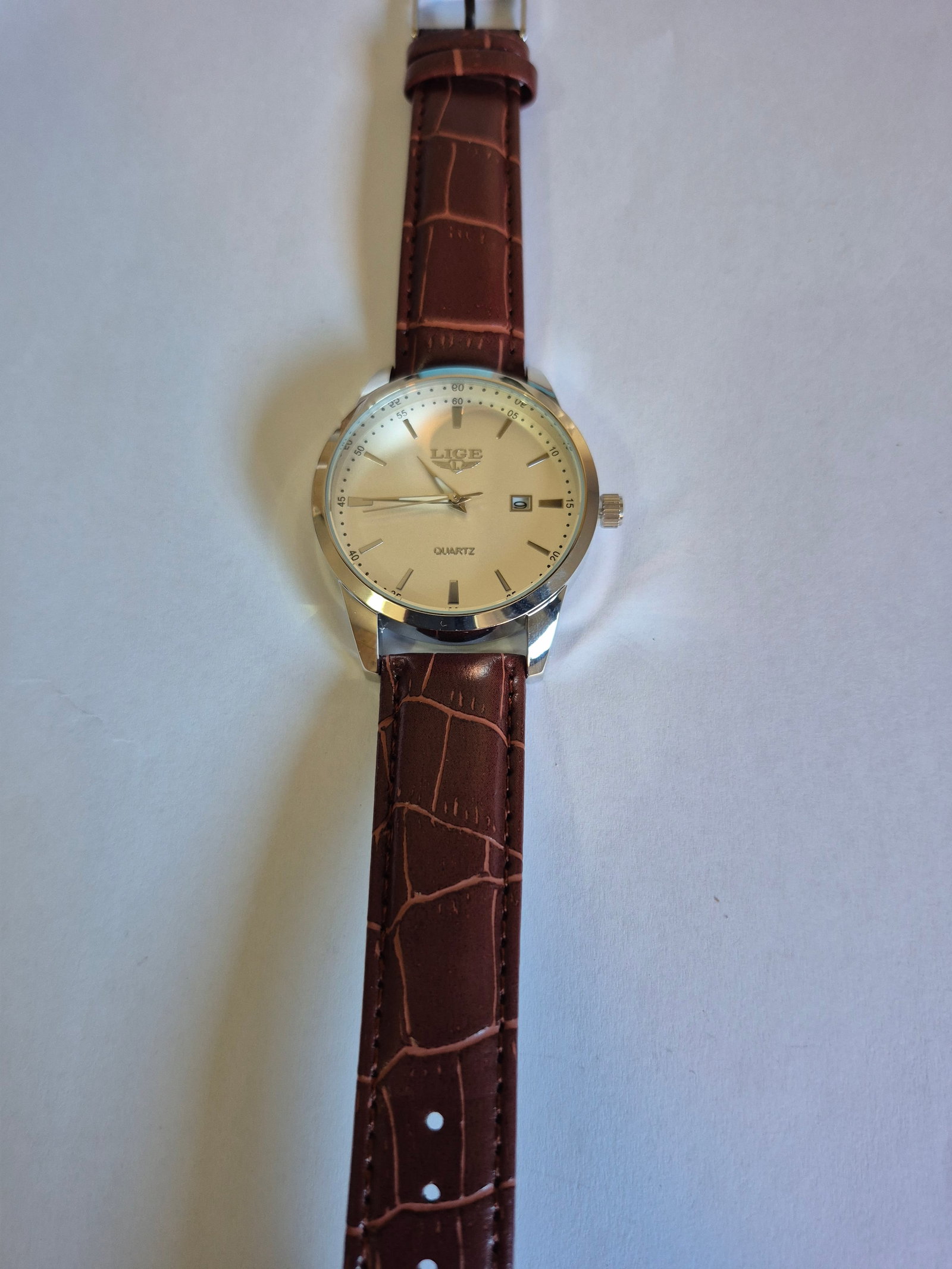 LIGE Men's Quartz Wristwatch With Date Display – Brown Leather Strap – Boxed: Title: LIGE Men's Quartz Wristwatch With Date Display – Brown Leather Strap – Boxed Description: Elegant LIGE men's wristwatch featuring a classic silver-tone dial, quartz movement, and