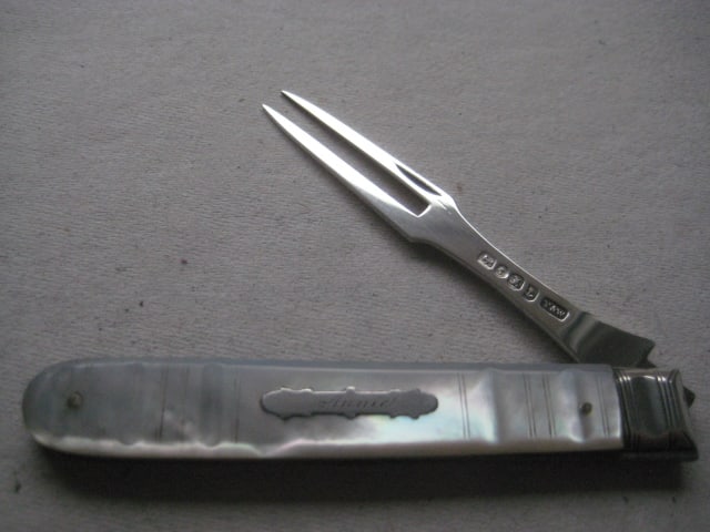 Victorian Cased Matching Silver Bladed Folding Fruit Knife and Fork - 19