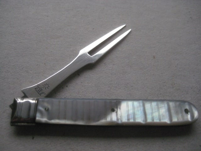 Victorian Cased Matching Silver Bladed Folding Fruit Knife and Fork - 20