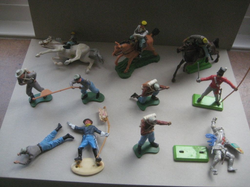 A Group of 11 Vintage Britain's Ltd Plastic Soldiers - 2