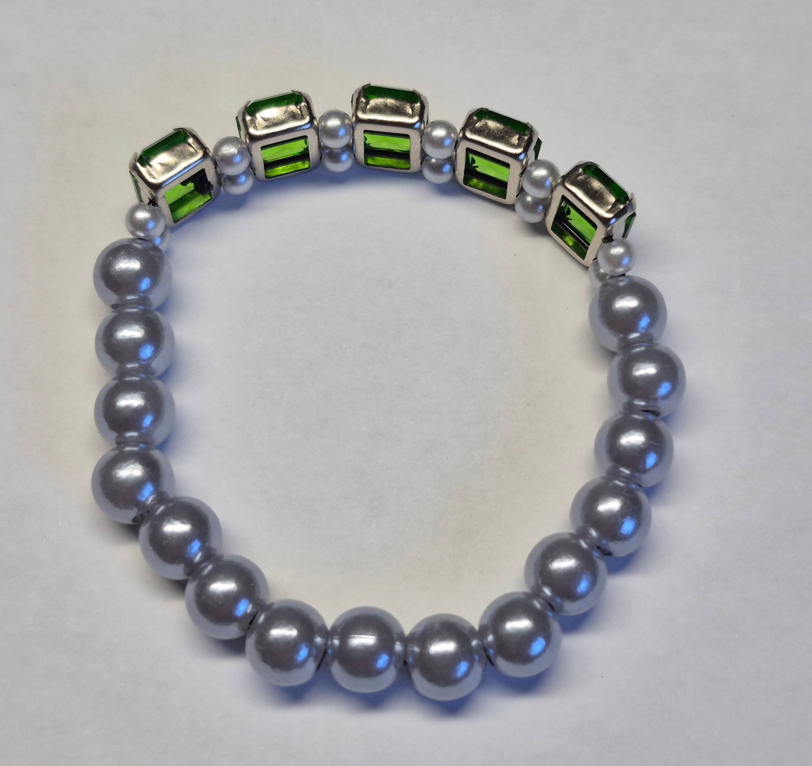 Green Crystal & Grey Pearl Stretch Bracelet – Elegant Statement Design - 2