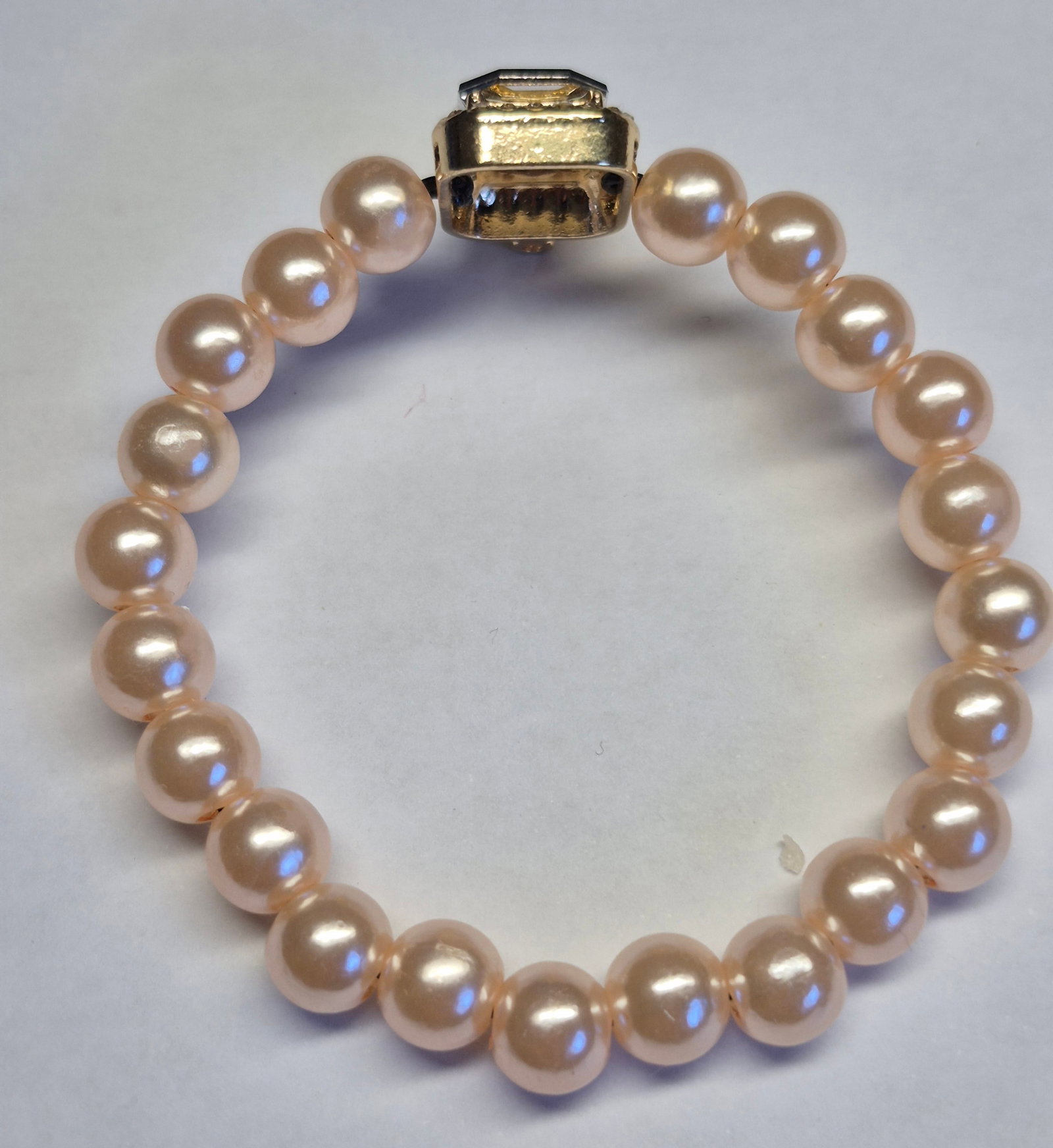 Pink Pearl Stretch Bracelet With Green Crystal Centrepiece (1 of 3)