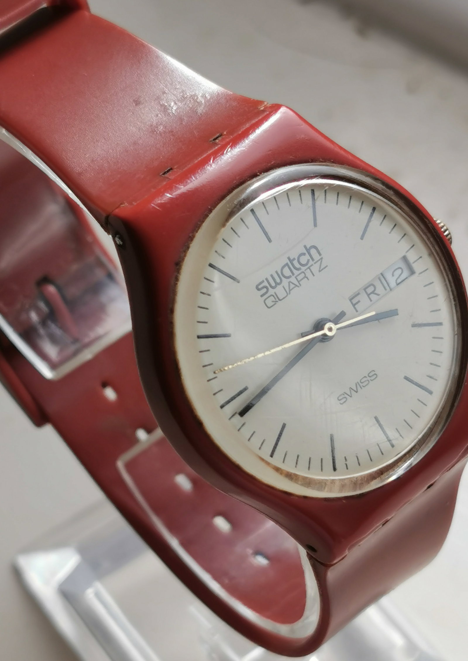 Rare Vintage 1980s Swatch Quartz Red Plastic Watch: Title: Rare Vintage 1980s Swatch Quartz Red Plastic Watch Description: Early and increasingly rare vintage Swatch from the brand’s pioneering 1980s collection. This iconic model features