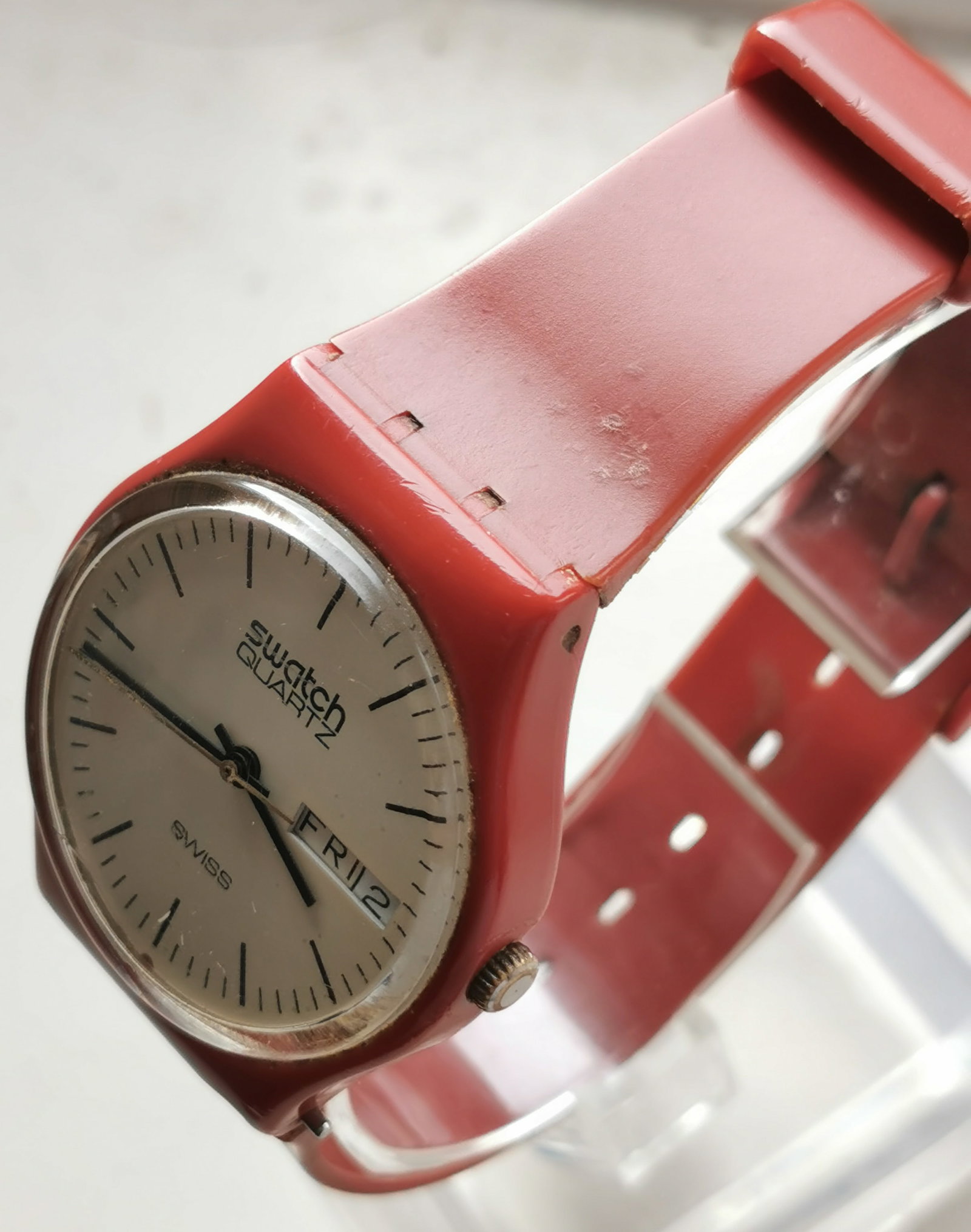 Rare Vintage 1980s Swatch Quartz Red Plastic Watch - 2