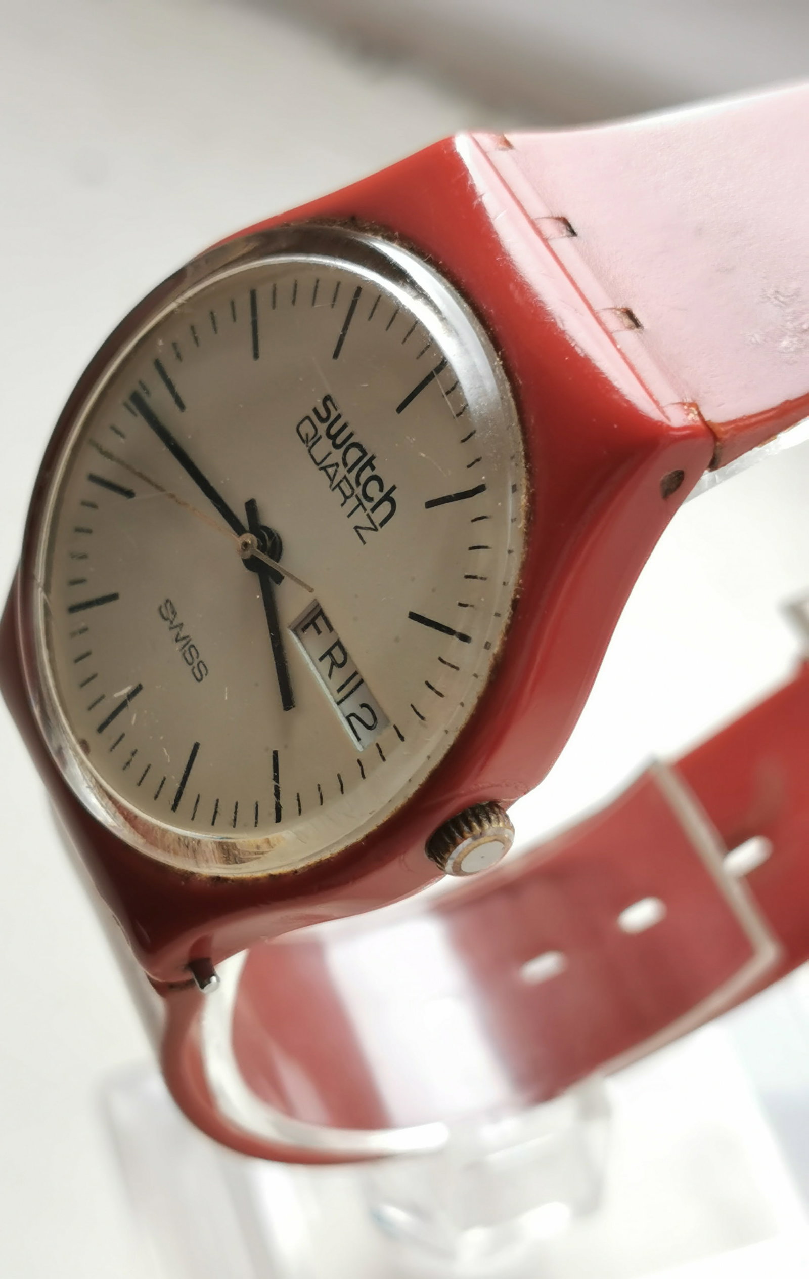 Rare Vintage 1980s Swatch Quartz Red Plastic Watch - 3