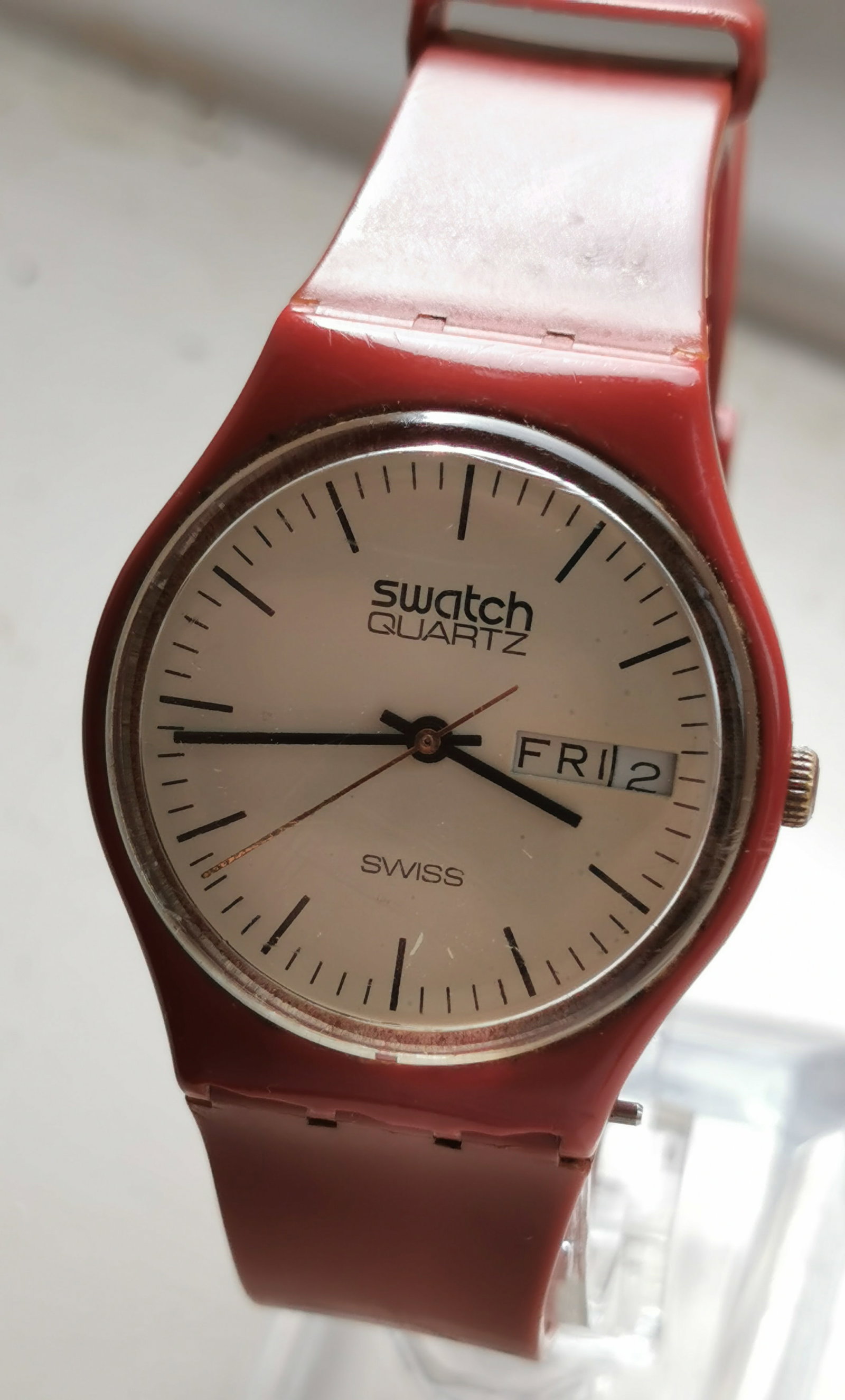 Rare Vintage 1980s Swatch Quartz Red Plastic Watch - 4