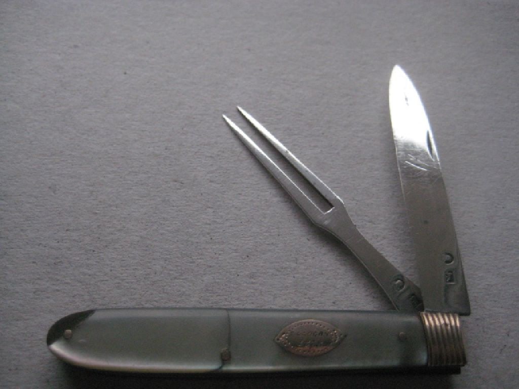 Rare George III Gold Mounted Slotting Silver Bladed Folding Fruit Knife and Folding Fork: Title: Rare George III Gold Mounted Slotting Silver Bladed Folding Fruit Knife and Folding Fork Description: Rare George III Gold Mounted Mother of Pearl Hafted Slotting Silver Bladed