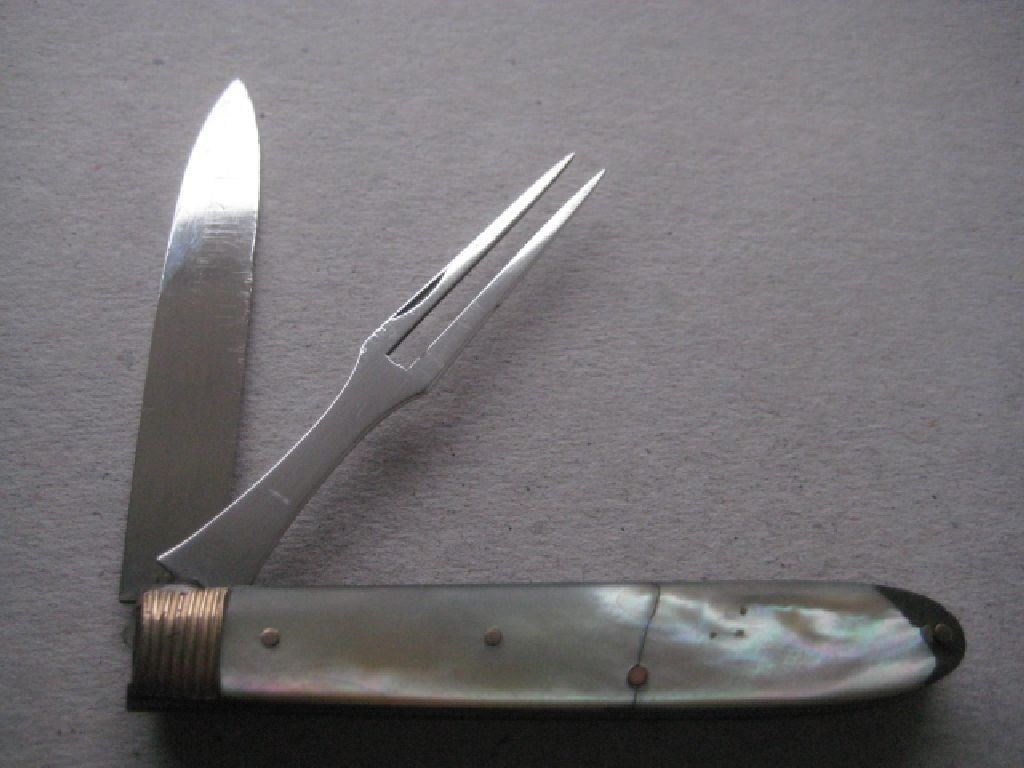 Rare George III Gold Mounted Slotting Silver Bladed Folding Fruit Knife and Folding Fork - 2