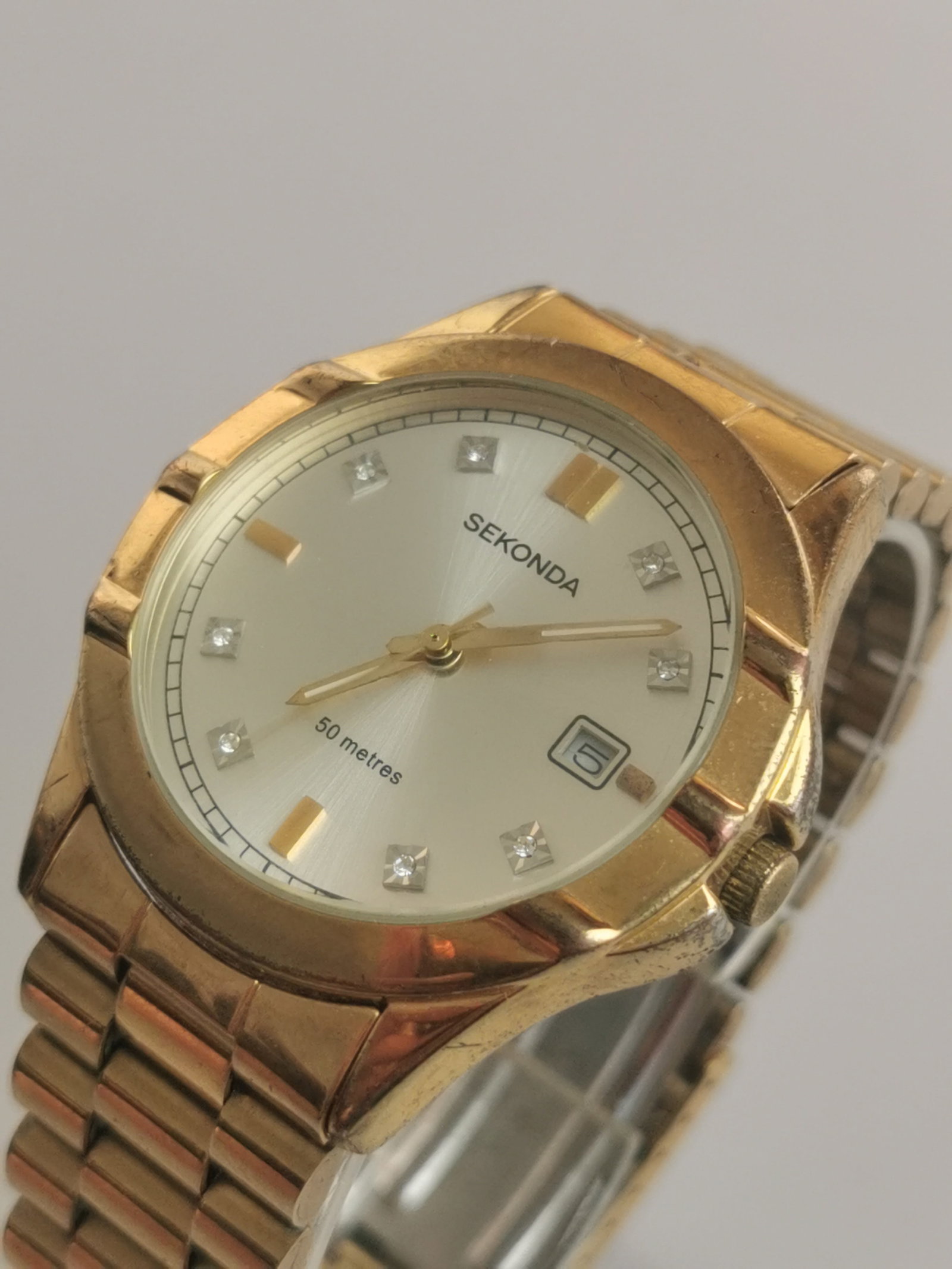 Men’s Sekonda Dress Watch | Gold Tone | Model N3502 | Date Feature | Crystal Markers: Title: Men’s Sekonda Dress Watch | Gold Tone | Model N3502 | Date Feature | Crystal Markers Description: A classic and elegant Sekonda men's dress watch in a smart gold-tone finish. 