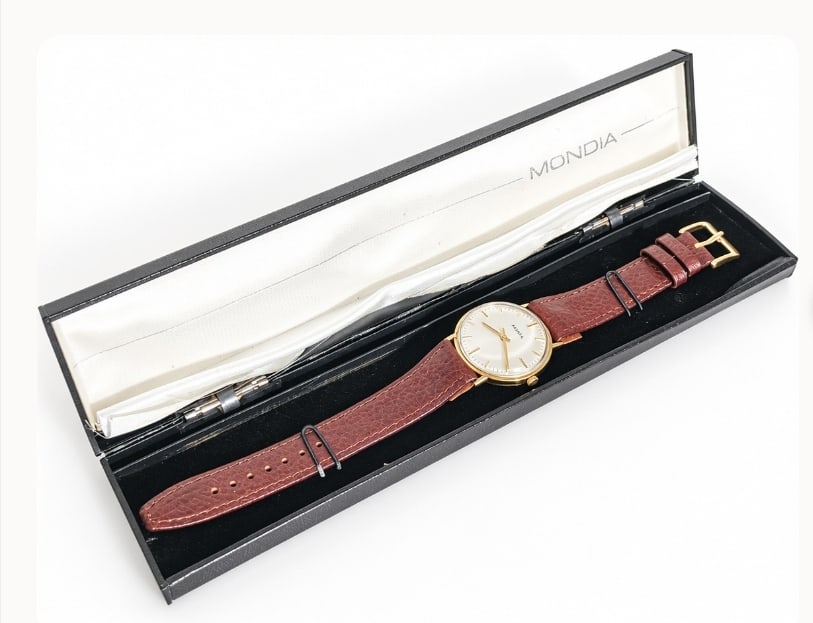 Vintage Mondia 9ct Gold Mechanical Watch – Working – With Box – British Hallmarked: Title: Vintage Mondia 9ct Gold Mechanical Watch – Working – With Box – British Hallmarked Description: Rare Vintage Solid Gold Timepiece – Authentic Mondia Swiss Movement