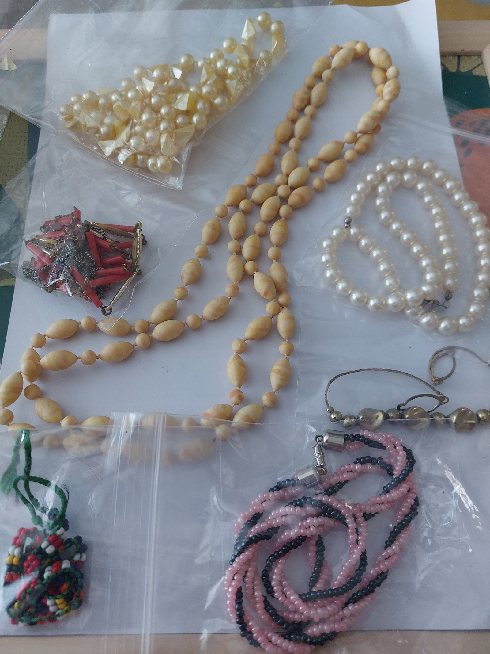 Selection of Mainly Vintage Jewellery - 4