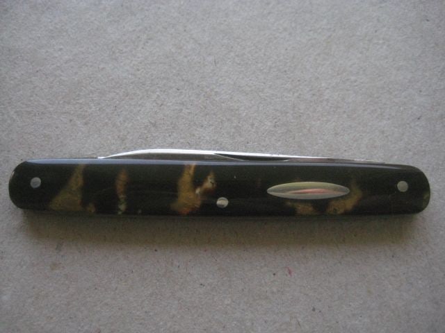 Antique Twin Bladed Penknife, c1900: Title: Antique Twin Bladed Penknife, c1900 Description: Antique Twin Bladed Penknife. Blades Stamped Clements, Dates to around 1900. Lengt