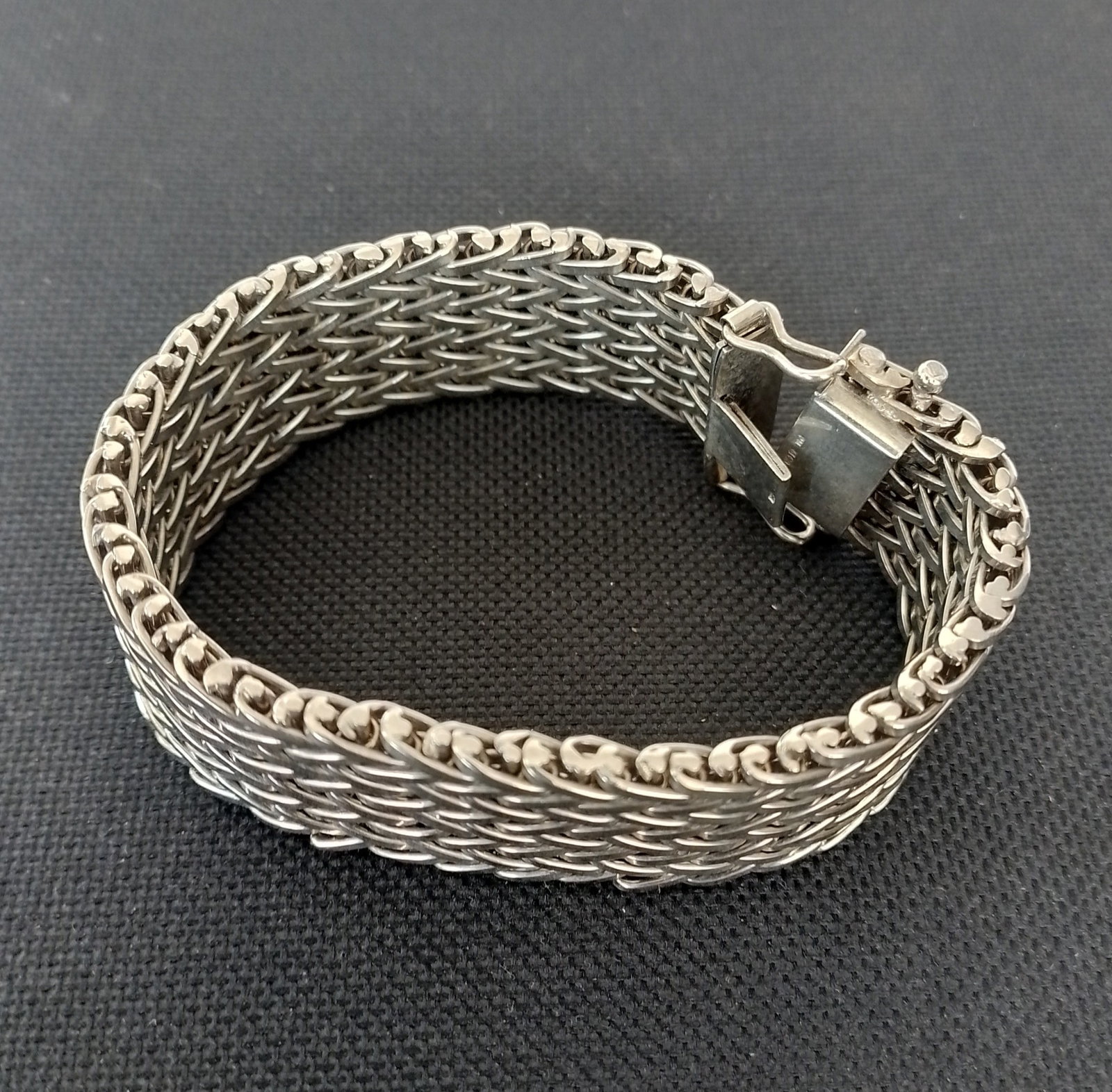 Silver Heavy Duty Woven Cuff Bracelet. (1 of 2)