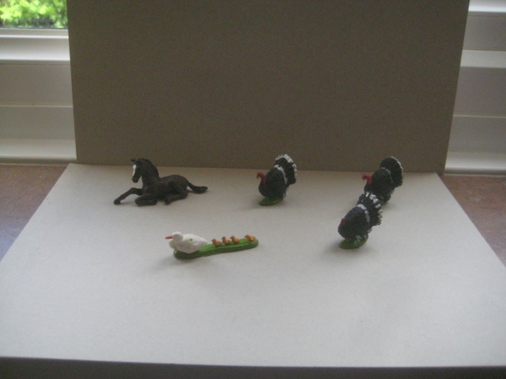 A Group of 5 Vintage Britain's Ltd Plastic Farm Animals: Title: A Group of 5 Vintage Britain's Ltd Plastic Farm Animals Description: A Group of 5 Vintage Britain's Plastic Farm Animals. Condition: Used Condition: Used Delivery option: