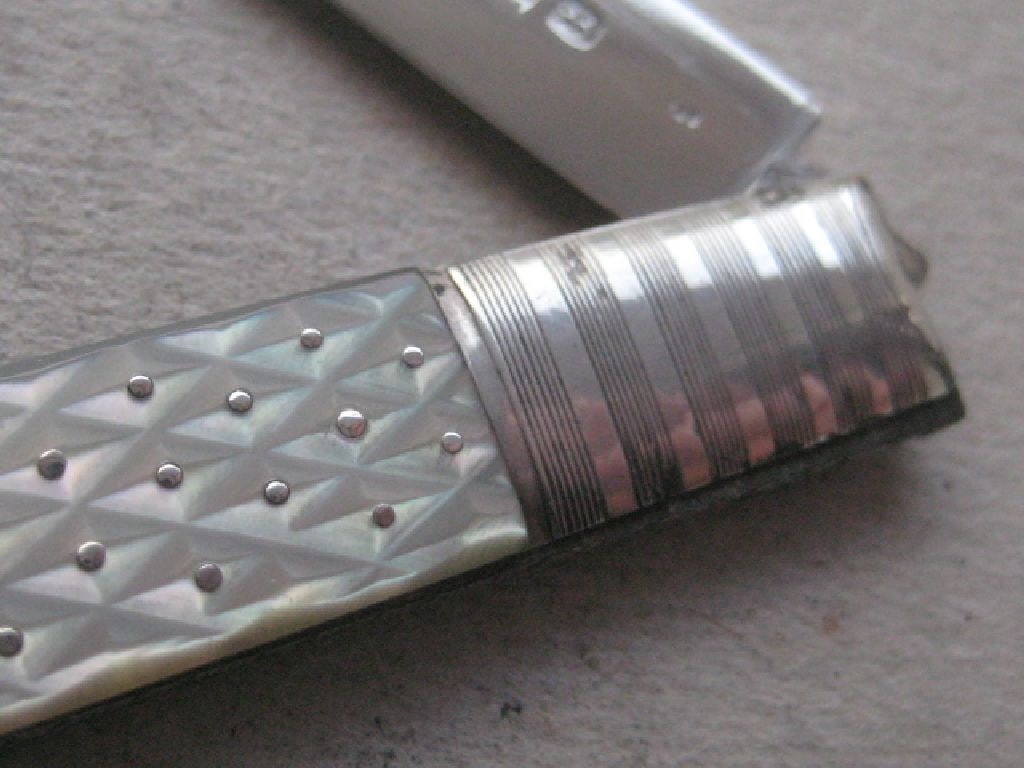George IV Mother of Pearl Hafted Silver Bladed Folding Fruit Knife, Sheffield 1825 - 4