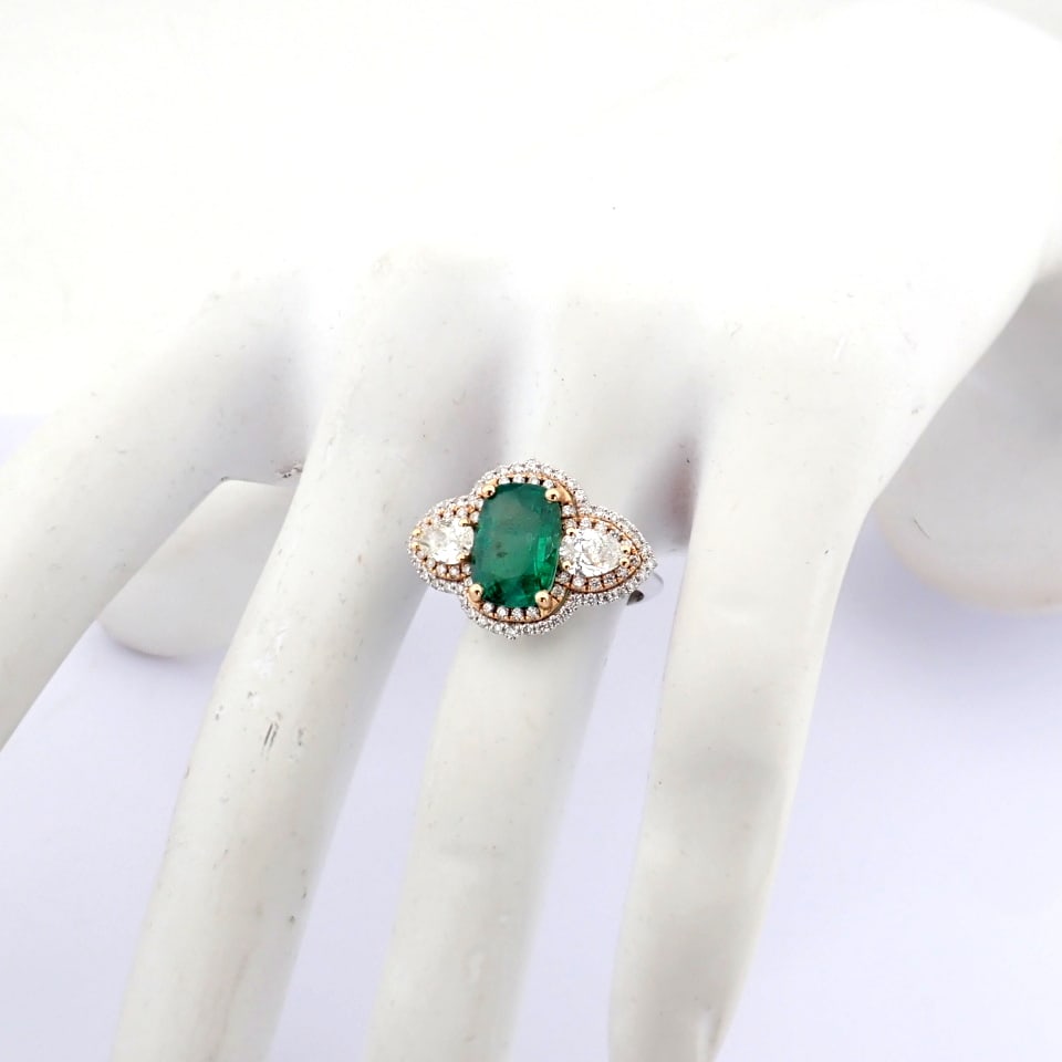 Natural Diamond 18K White Gold Ring - 3