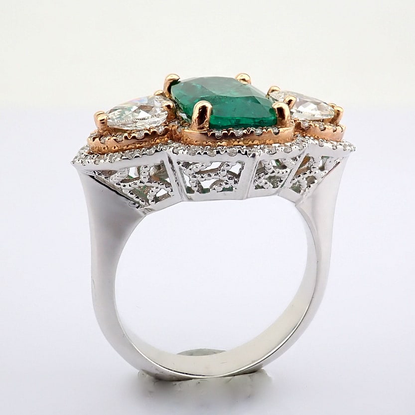 Natural Diamond 18K White Gold Ring - 8