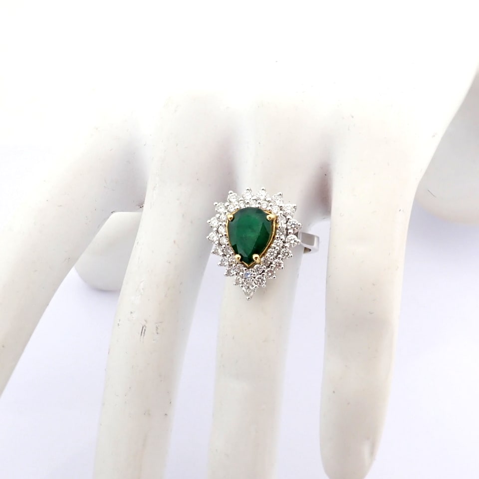 Natural Diamond 18K White Gold Ring - 9