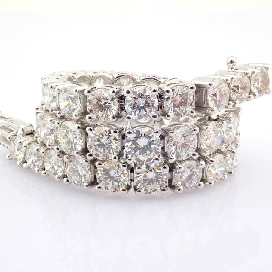 Natural Diamond 14 White Gold Bracelet: Title: Natural Diamond 14 White Gold Bracelet Description: 14K white gold tennis bracelet detailed with brilliant diamonds -------------------------------------------------- • METALS AND