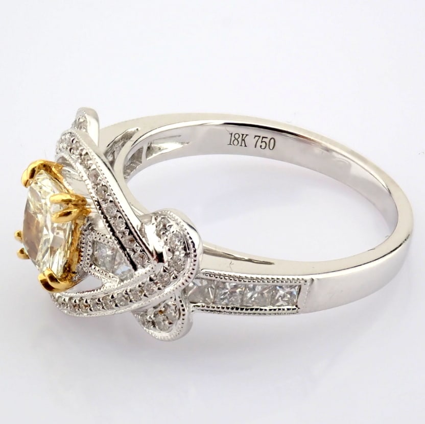 Natural Diamond 18K White Gold Ring - 8