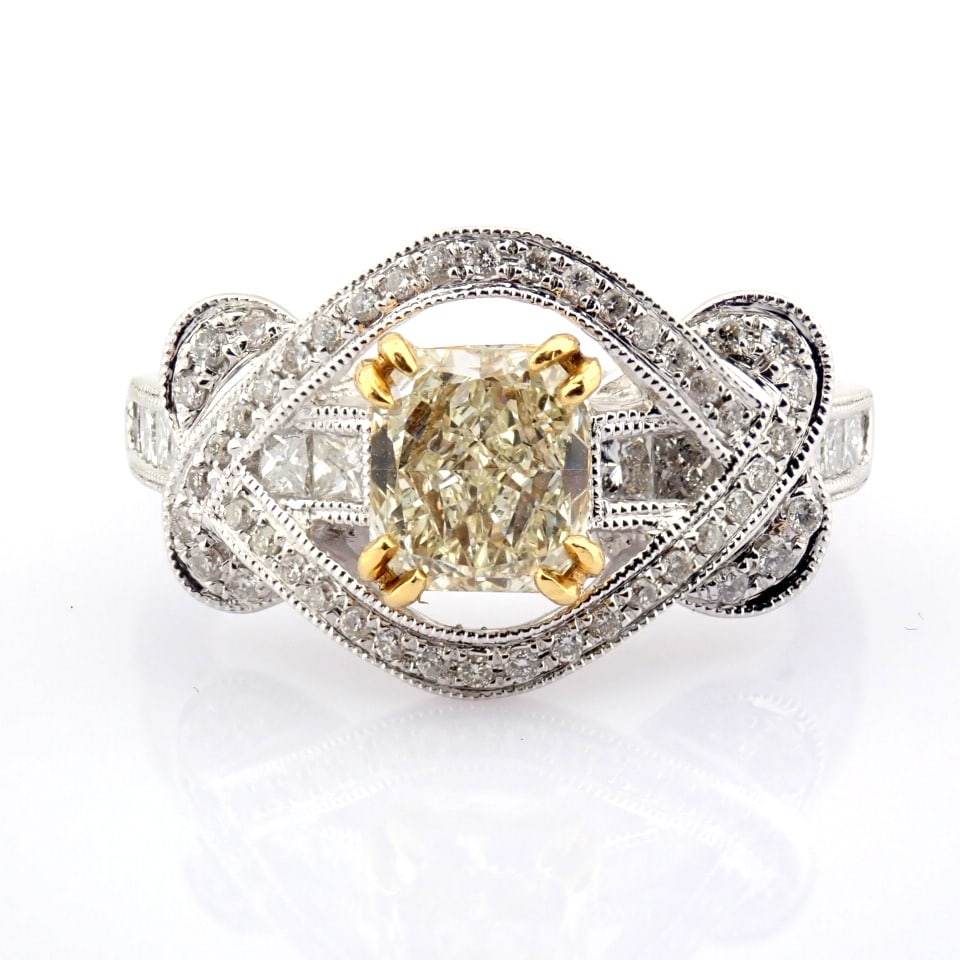 Natural Diamond 18K White Gold Ring - 9