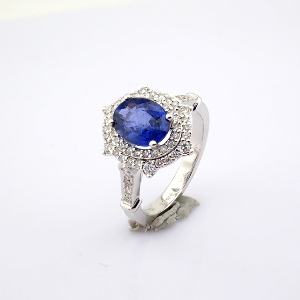 Natural Diamond 18K White Gold Ring - 8