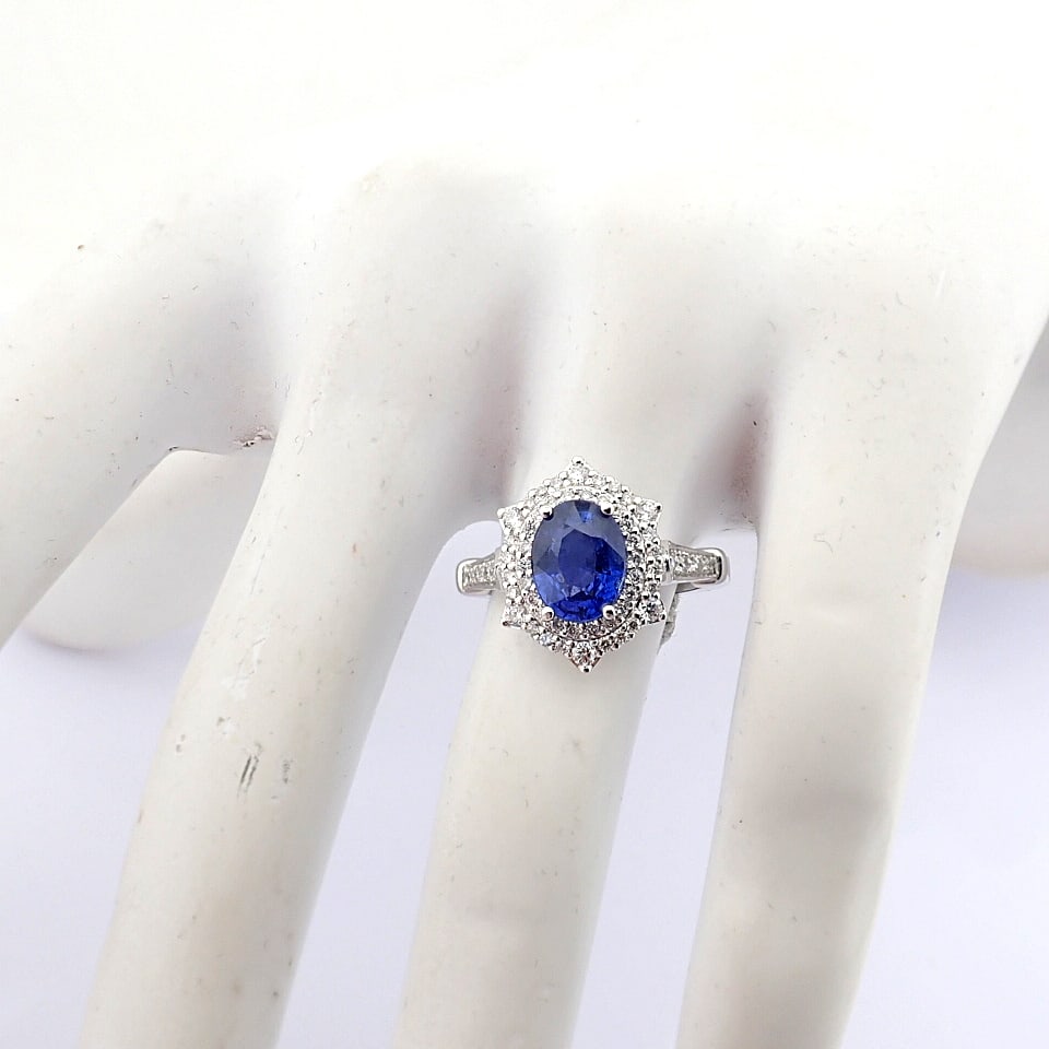 Natural Diamond 18K White Gold Ring - 9