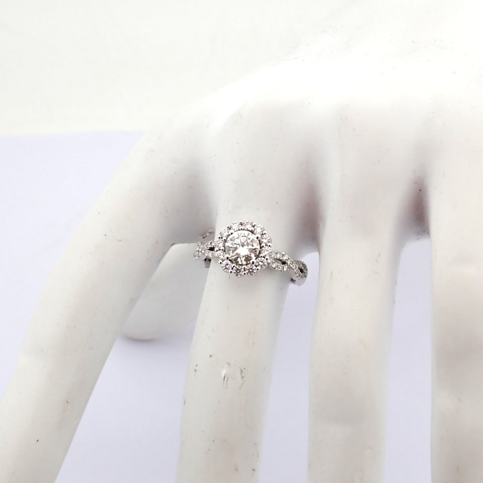 Natural Diamond 18K White Gold Ring - 10