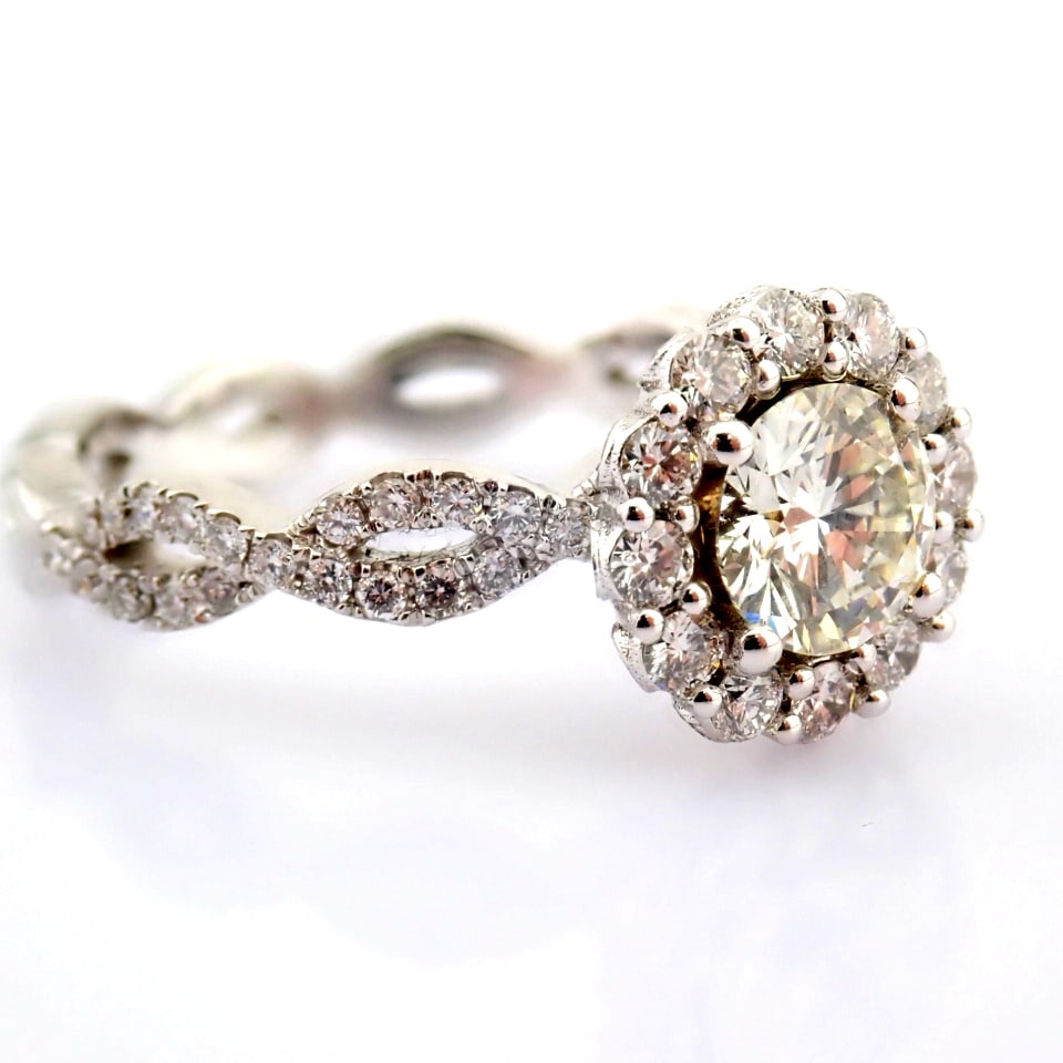 Natural Diamond 18K White Gold Ring - 9