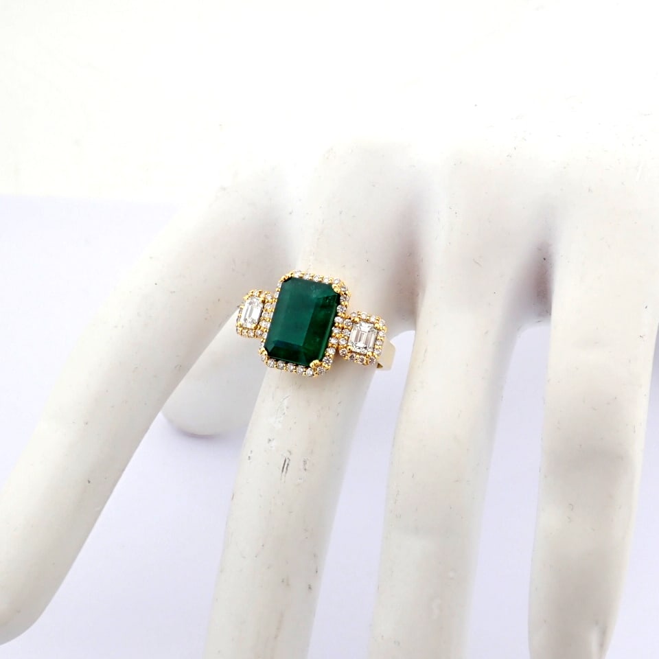 Natural Diamond 18K Yellow Gold Ring - 9