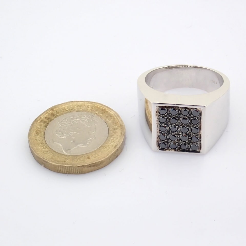 Natural Diamond 18K White Gold Ring - 9