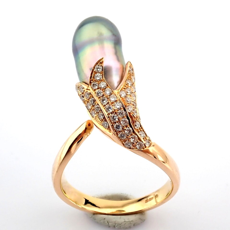 Natural Diamond 18K Rose/Pink Gold Ring: Title: Natural Diamond 18K Rose/Pink Gold Ring Description: 18K rose gold ring detailed with pearl and brilliant diamonds -------------------------------------------------- • METALS AND WEIGHTS