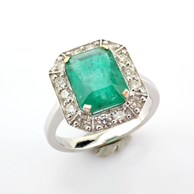 Natural Diamond 18K White Gold Ring: Title: Natural Diamond 18K White Gold Ring Description: 18K White gold cluster ring detailed with vibrant emerald and brilliant diamonds -------------------------------------------------- •