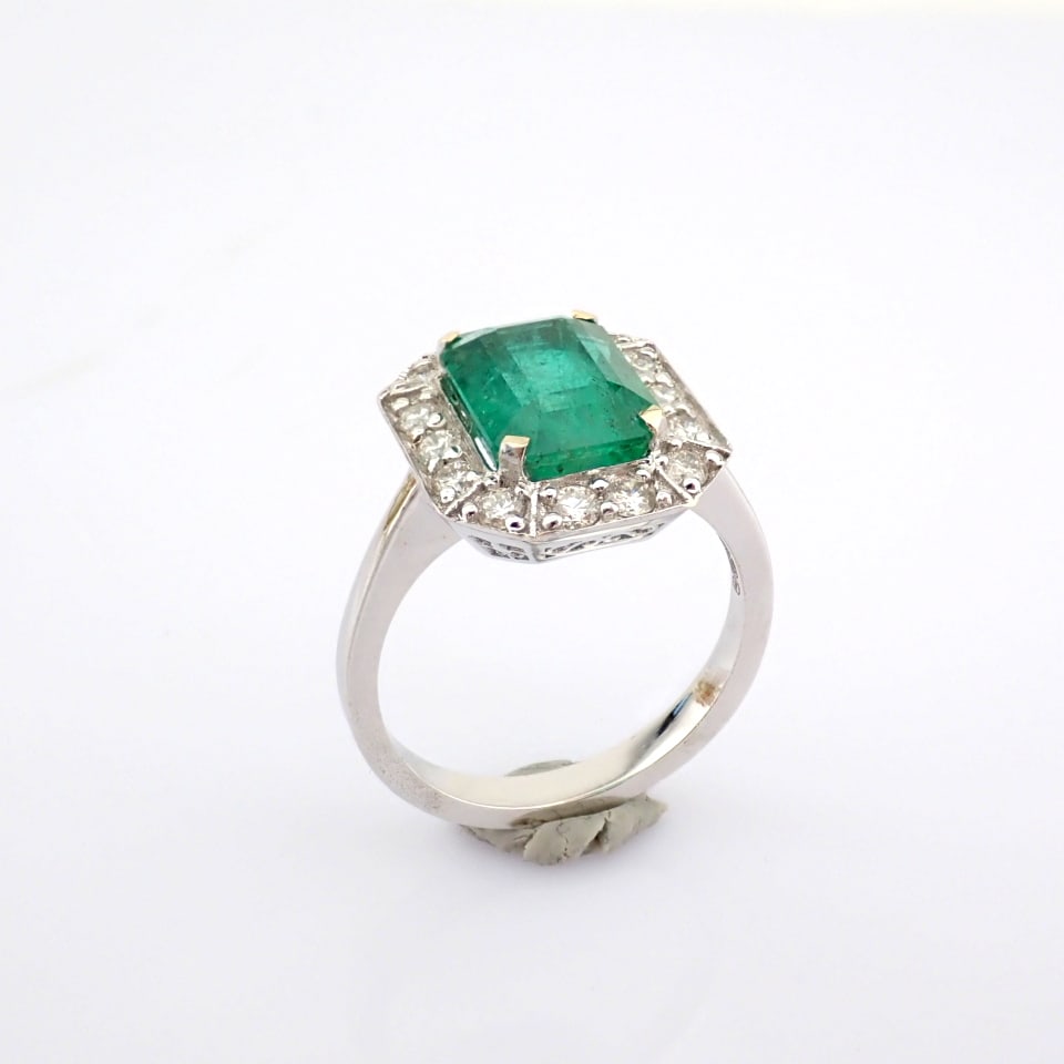 Natural Diamond 18K White Gold Ring - 4