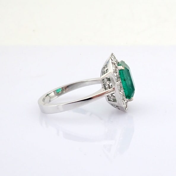 Natural Diamond 18K White Gold Ring - 8