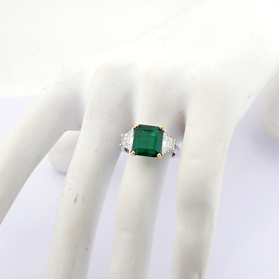 Natural Diamond 18K White Gold Ring - 3
