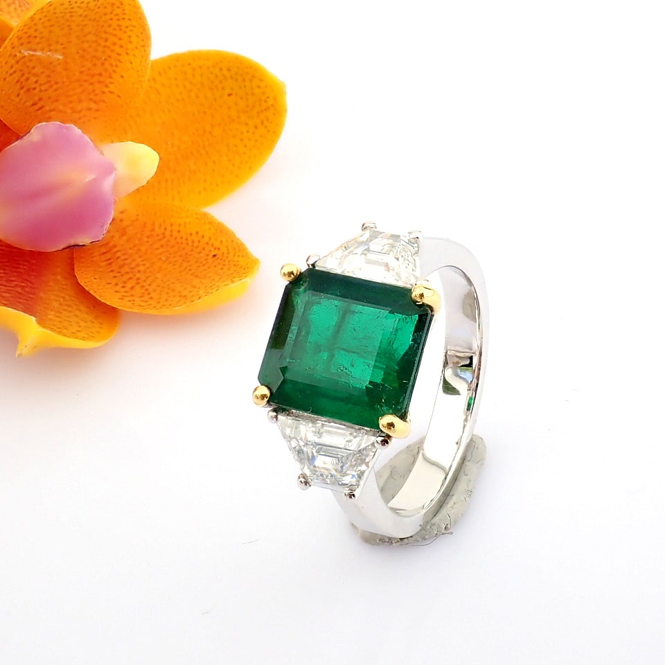 Natural Diamond 18K White Gold Ring - 5