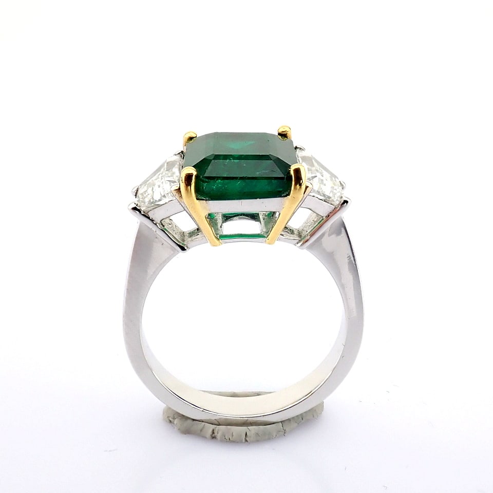 Natural Diamond 18K White Gold Ring - 8