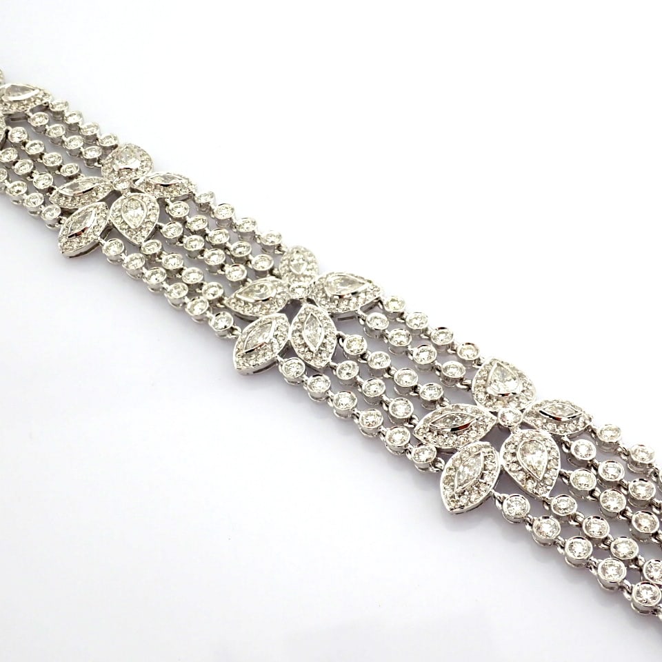 Natural Diamond 18K White Gold Bracelet: Title: Natural Diamond 18K White Gold Bracelet Description: An exquisite 18K white gold bracelet detailed with different cut diamonds -------------------------------------------------- • METALS