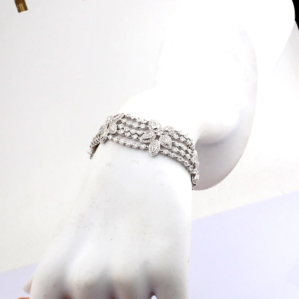 Natural Diamond 18K White Gold Bracelet - 8