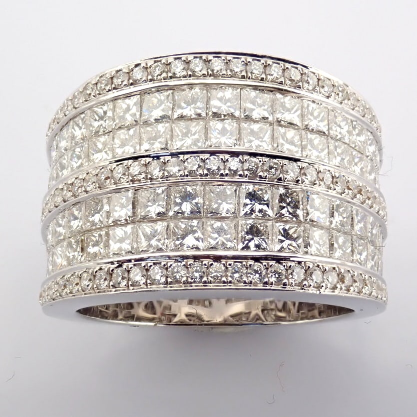 Natural Diamond 18K White Gold Ring - 10