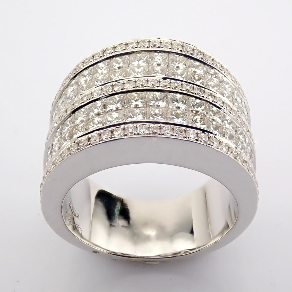 Natural Diamond 18K White Gold Ring - 11