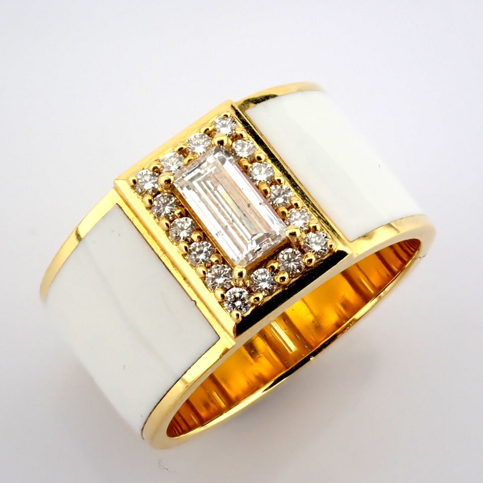 Natural Diamond 18K Yellow Gold Ring: Title: Natural Diamond 18K Yellow Gold Ring Description: 18K yellow gold ring featuring white laser enamel, elegantly adorned with brilliant diamonds.