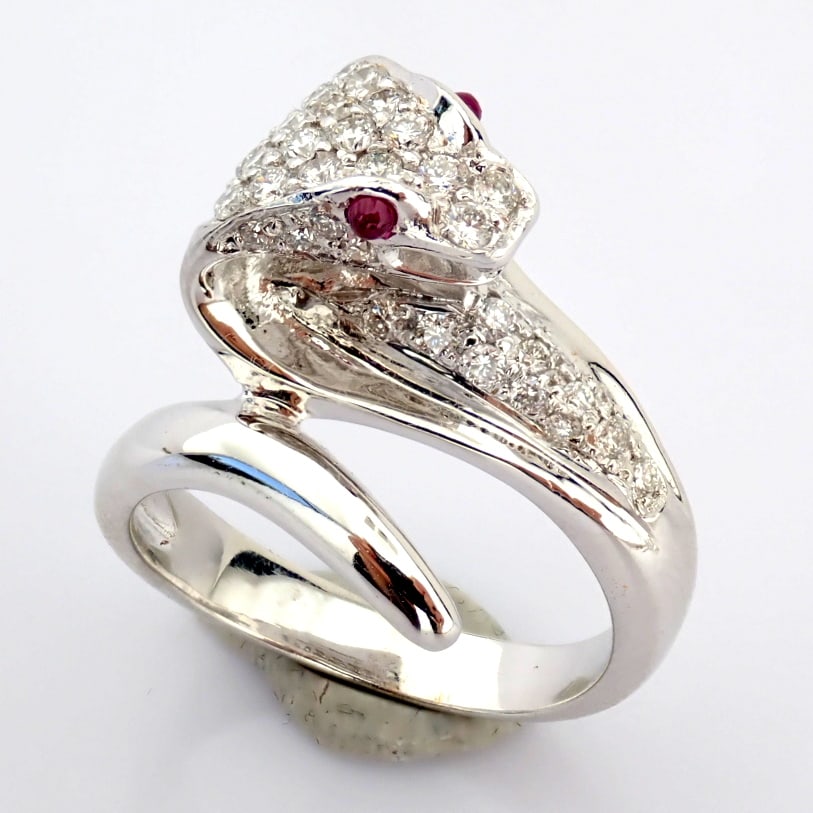 Natural Diamond 18K White Gold Ring: Title: Natural Diamond 18K White Gold Ring Description: An exquisite snake ring intricately detailed with brilliant diamonds and 18k gold -------------------------------------------------- •