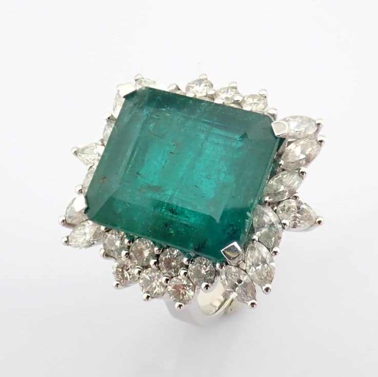 Natural Diamond 18 White Gold Ring: Title: Natural Diamond 18 White Gold Ring Description: 18K white gold cluster ring detailed with vibrant emerald and pear cut and brilliant diamonds ---------------------------------------------