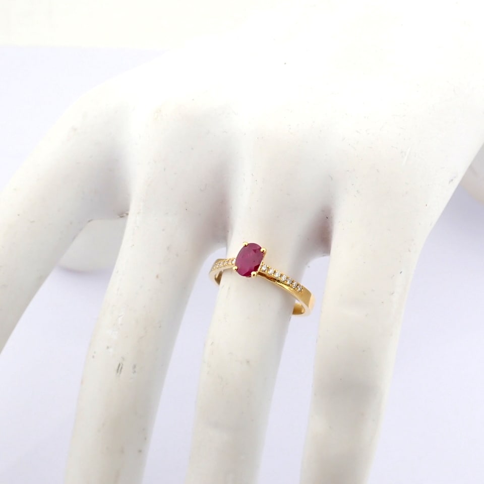 Natural Diamond 18K Yellow Gold Ring - 8