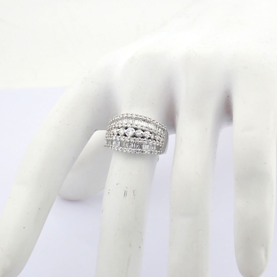 Natural Diamond 18K White Gold Ring - 3