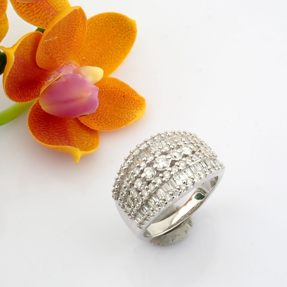 Natural Diamond 18K White Gold Ring - 4