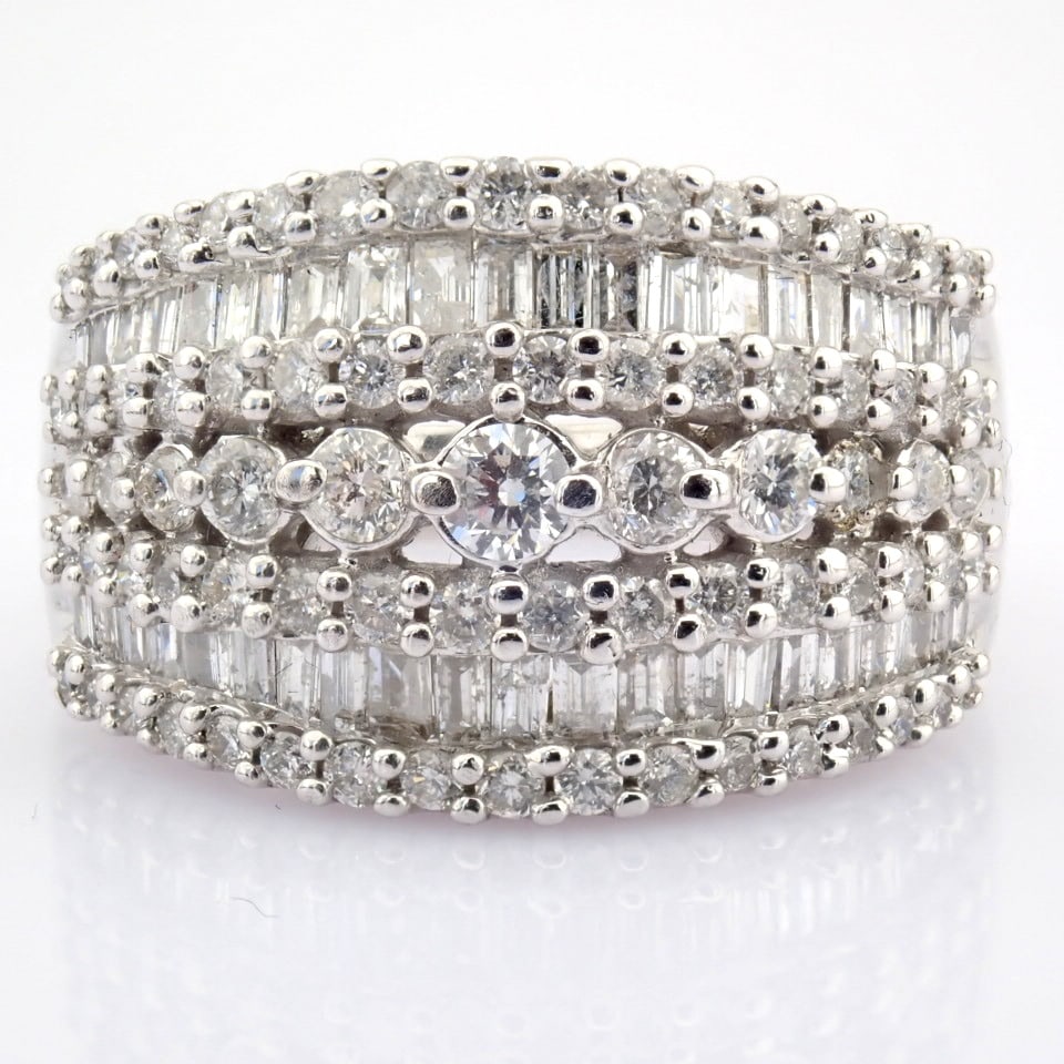 Natural Diamond 18K White Gold Ring - 7
